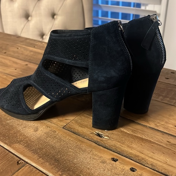 Bella Vita Suede Leather Leslie Perforated Gladiator Booties Navy Blue Size 10 - Picture 8 of 9